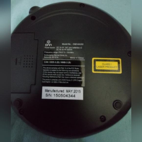 ONN PORTABLE CD PLAYER (BLACK) WITH FM RADIO and Headphones - Picture 4 of 8